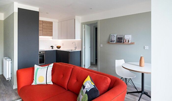 2 Bedroom Flat To Rent In Dingwall Road, Croydon, London, CR0