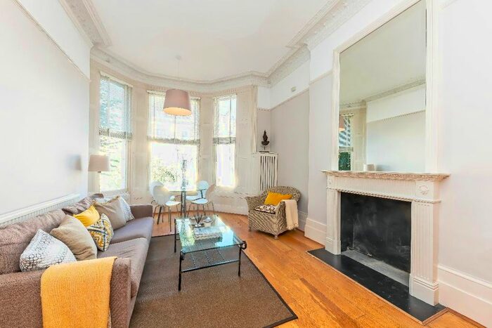 2 Bedroom Flat To Rent In Longridge Road, London, SW5