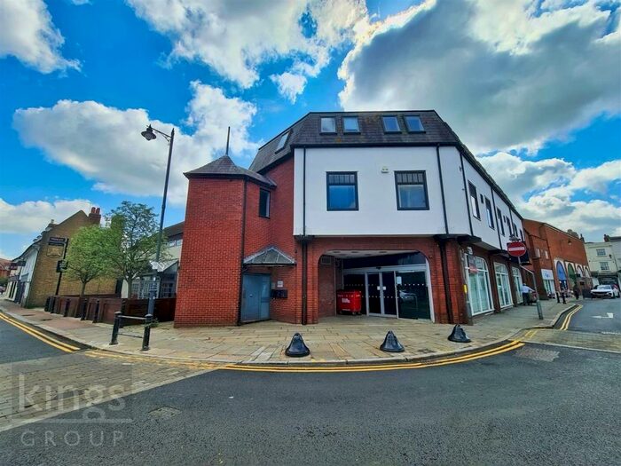 2 Bedroom Flat To Rent In Market Court, Railway Street, Hertford, SG14