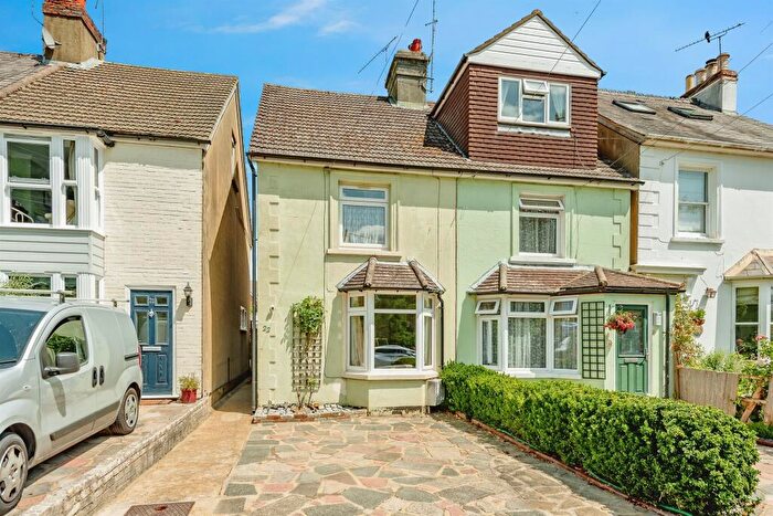 2 Bedroom Semi Detached House For Sale In Common Road, Redhill, RH1