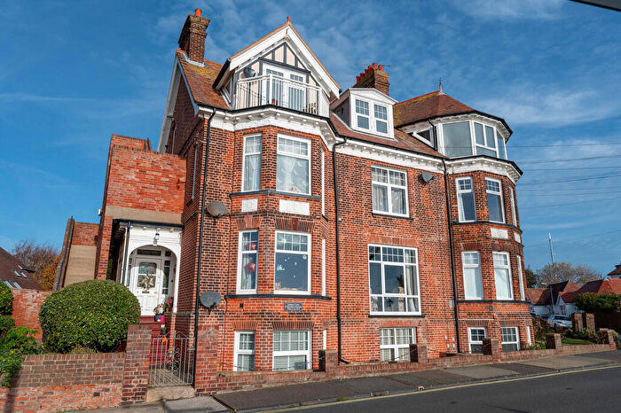 2 Bedroom Apartment For Sale In Graham Court, Hamilton Gardens, IP11