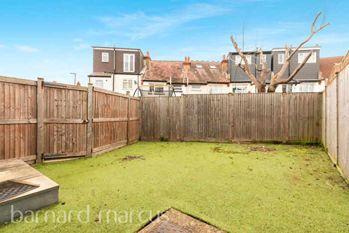 Flat To Rent In Elmwood Road, Mitcham, CR4