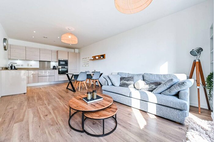 2 Bedroom Flat To Rent In Nellie Cressall Way, Mile End, London, E3