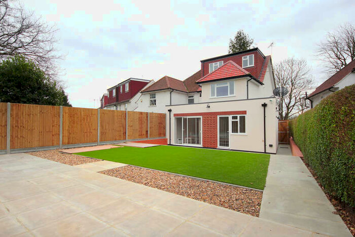 2 Bedroom Ground Flat To Rent In Noel Road, W3