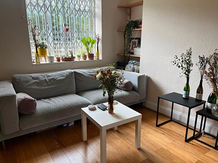 4 Bedroom Flat To Rent In Jebb Avenue, London, SW2