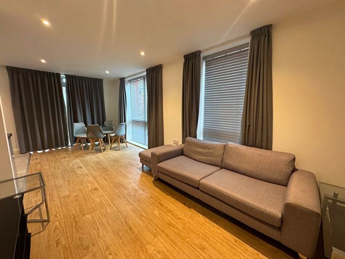 2 Bedroom Flat To Rent In New Walk Place, Leicester, LE1