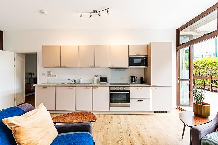 2 Bedroom Flat To Rent In Cabanel Place, London, SE11