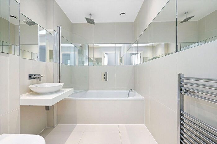 2 Bedroom Flat For Sale In Central Street, London, EC1V