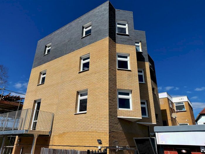 1 Bedroom Flat To Rent In London Road, Benfleet, SS7