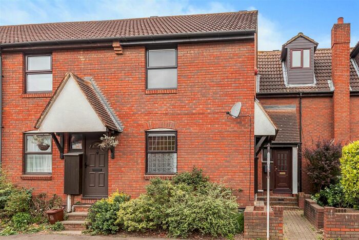 2 Bedroom Terraced House To Rent In Howland Way, London, SE16