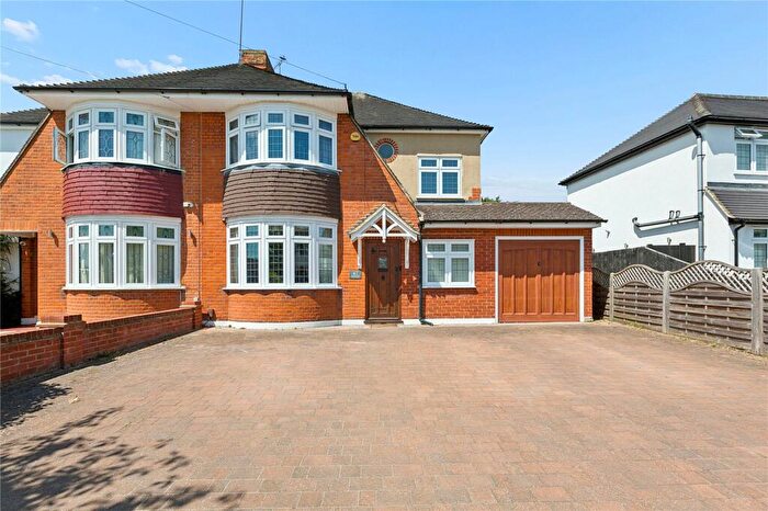 3 Bedroom Semi Detached House For Sale In Elmhurst Drive, Hornchurch, RM11