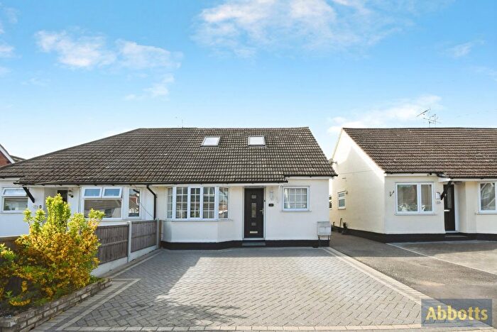 3 Bedroom Bungalow For Sale In Louisa Avenue, Benfleet, Essex, SS7