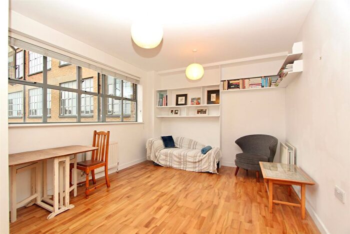 1 Bedroom Flat To Rent In Somerford Grove, N16