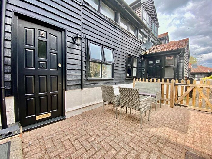 1 Bedroom Cottage For Sale In Coxtie Green Road, Pilgrims Hatch, Brentwood, CM14