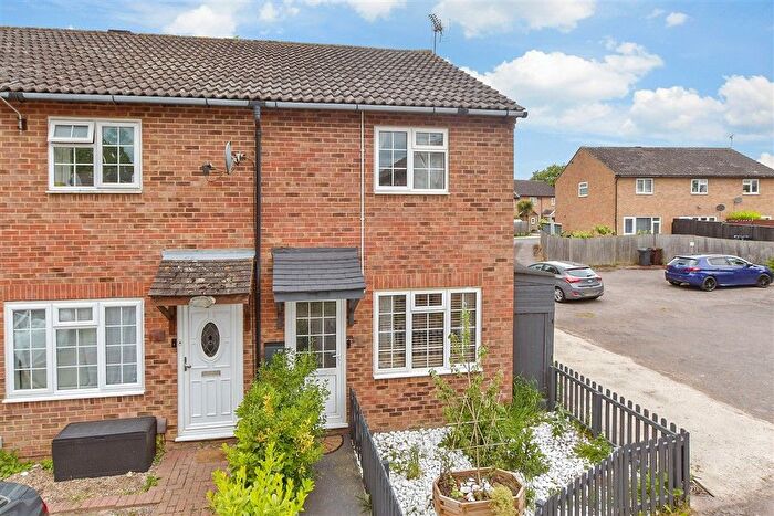 2 Bedroom End Of Terrace House For Sale In Falcon Way, Ashford, Kent, TN23