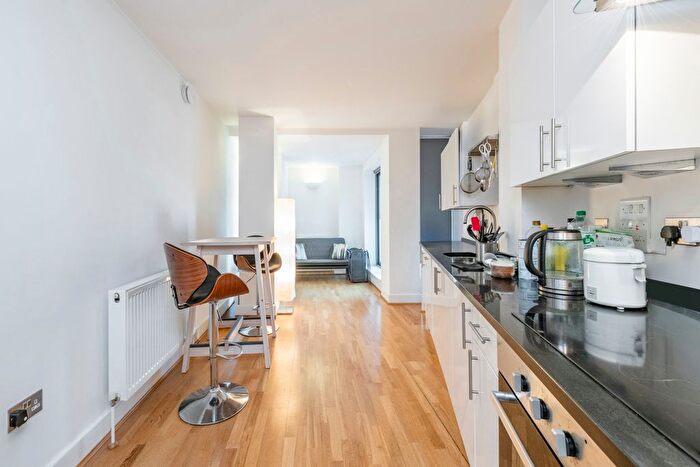 1 Bedroom Flat To Rent In Goswell Road, Angel, EC1V