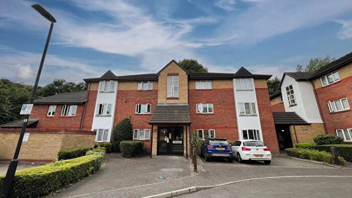 1 Bedroom Flat For Sale In Denmark Road, Carshalton, Surrey., SM5