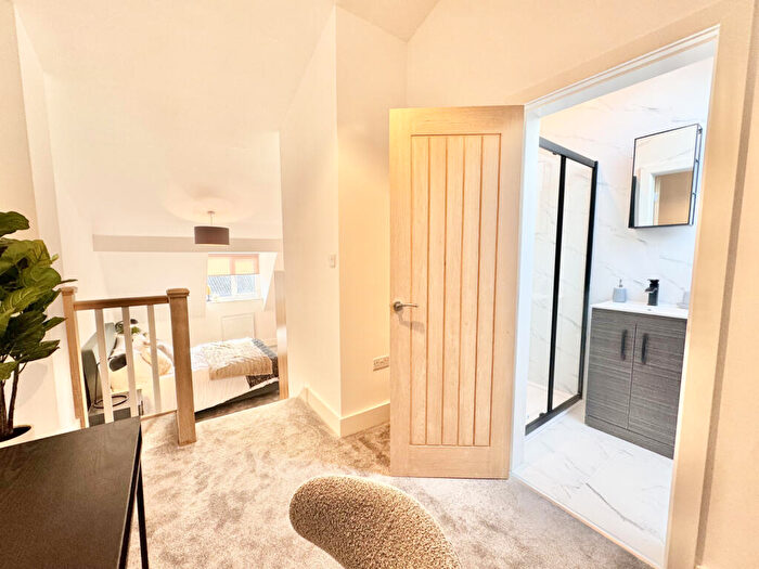 3 Bedroom End Of Terrace House For Sale In Canal Street, SK10