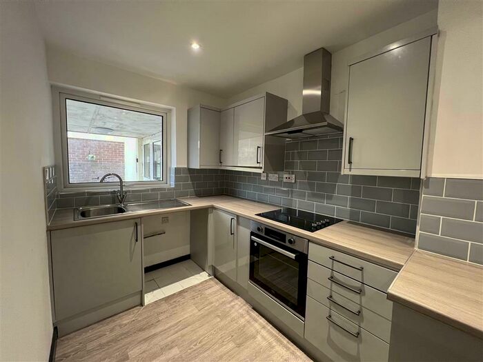 2 Bedroom Flat To Rent In High Street, Cwmgwrach, Neath, SA11