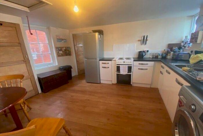 2 Bedroom Flat To Rent In Bath Place, Taunton, TA1