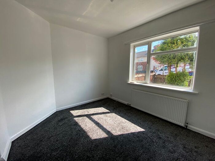 2 Bedroom End Of Terrace House To Rent In The Quadrant, Kingston Upon Hull, HU6