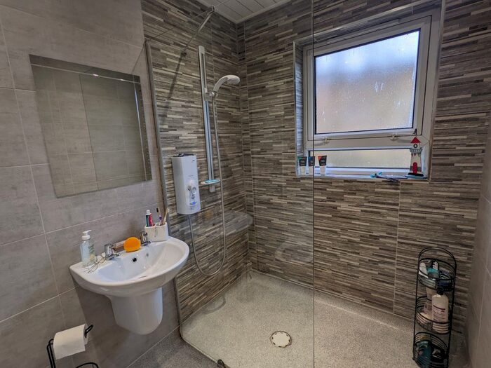 1 Bedroom Flat To Rent In Parker Place, Kilsyth, G65