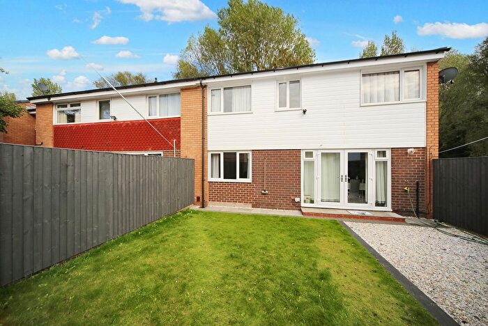3 Bedroom Semi-Detached House For Sale In Selkirk Grove, Wigan, WN5