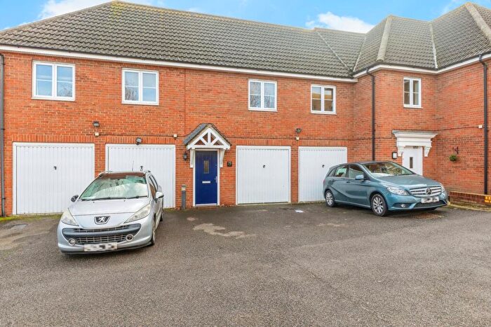 2 Bedroom Flat For Sale In Conqueror Drive, Gillingham, Kent, ME7