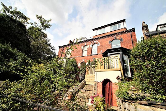 10 Bedroom Terraced House To Rent In Victoria Road, Hyde Park, Leeds, LS6