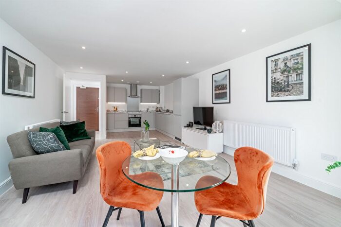 1 Bedroom Flat For Sale In Cambridge Place, Aylesbury, HP20