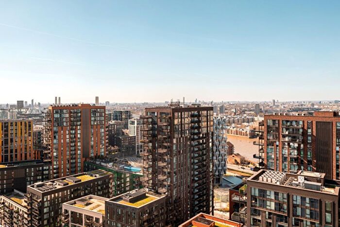 3 Bedroom Flat To Rent In Wandsworth Road, London, SW8