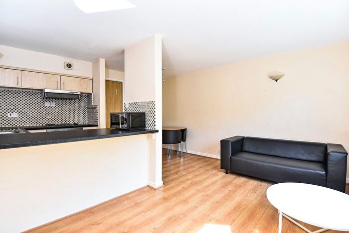 1 Bedroom Flat To Rent In Limetree Walk, Tooting, London, SW17