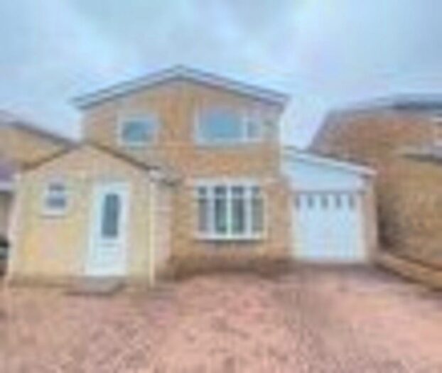 4 Bedroom Detached House To Rent In Bedford, MK41