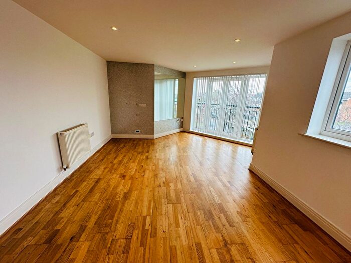 2 Bedroom Flat To Rent In Glebe Avenue, Ruislip, HA4