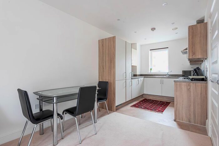 2 Bedroom Flat To Rent In Mayfair Court, Hunting Place, Hounslow, TW5