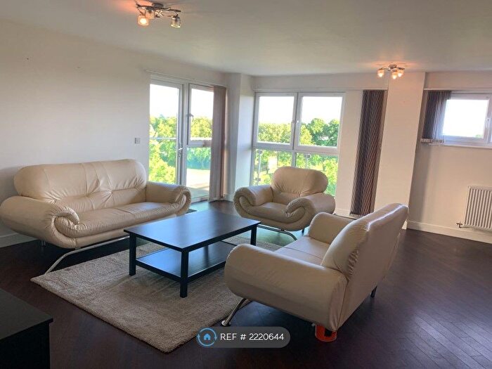 3 Bedroom Flat To Rent In Exeter House, Dagenham, RM8