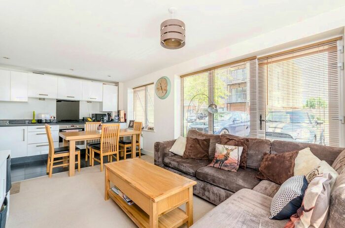 2 Bedroom Flat To Rent In Watson Place, South Norwood, London, SE25