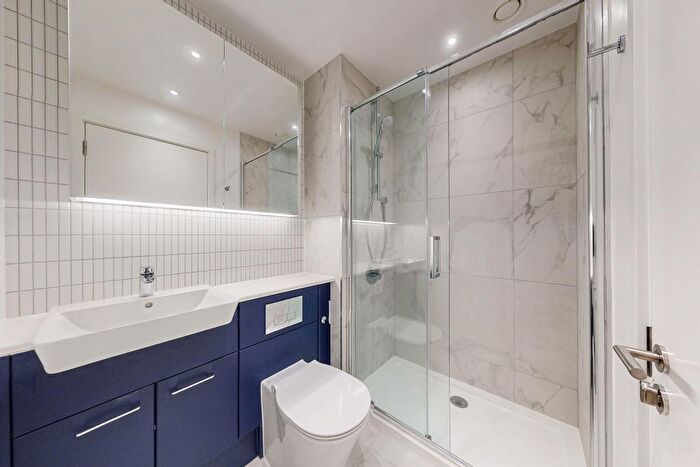 3 Bedroom Flat To Rent In Hewson Way, London, SE17