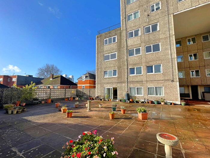 2 Bedroom Flat For Sale In Parkside Houe, Malvern Road, Southsea, PO5