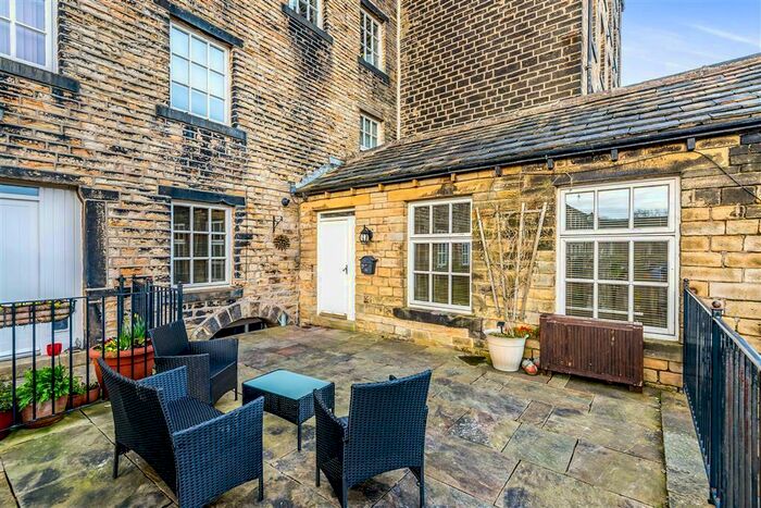4 Bedroom Semi-Detached House To Rent In Upper Mills View, Meltham, HD9