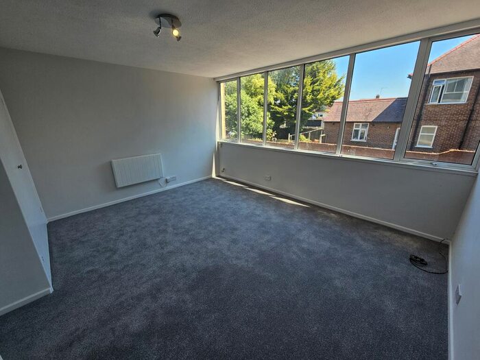 Studio To Rent In Swanston Grange, Luton, LU4