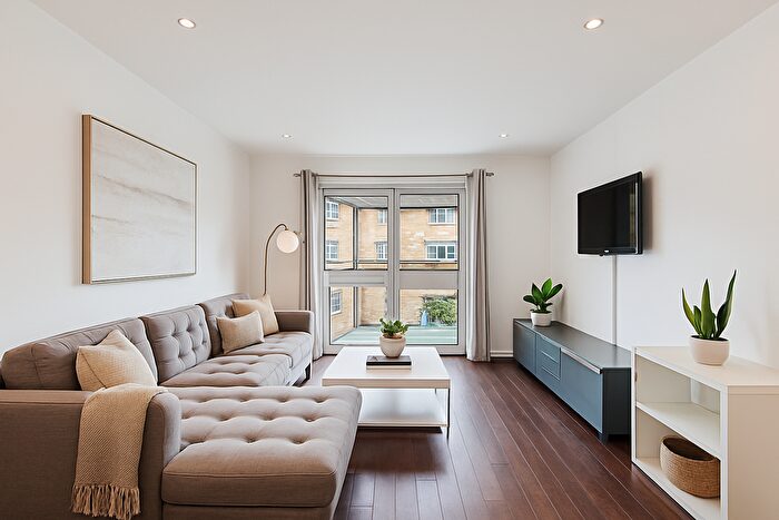 2 Bedroom Flat For Sale In Hoxton Square, London, N1