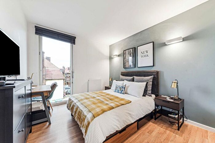 1 Bedroom Flat For Sale In Mountearl Gardens, London, SW16