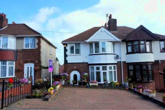 3 Bedroom Semi-Detached House To Rent In Regent Avenue, Tividale, Oldbury, West Midlands, B69