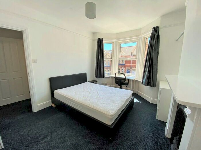 2 Bedroom Terraced House To Rent In Park Road, Exeter, EX1