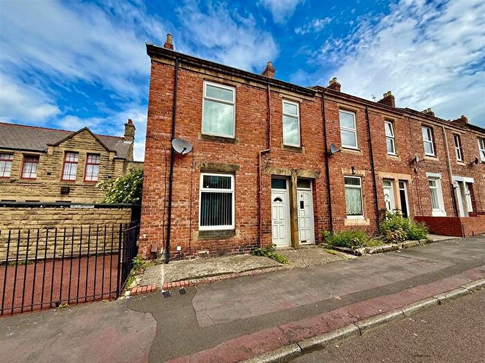 2 Bedroom Apartment To Rent In Chandos Street, Deckham, Gateshead, NE8
