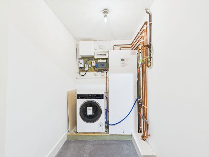 2 Bedroom Flat For Sale In Carnoustie Street, Glasgow, G5