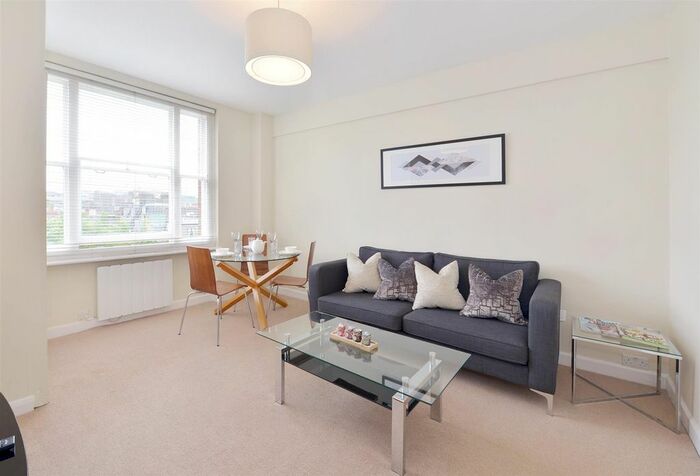 1 Bedroom Flat To Rent In Hill Street, London, W1J