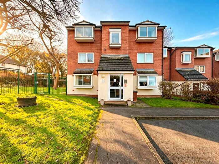 1 Bedroom Flat To Rent In Harkness Close, Harold Wood, Romford, RM3