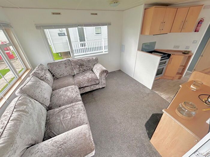 3 Bedroom Mobile/park Home For Sale In Beach Road, St. Osyth, Clacton-On-Sea, CO16